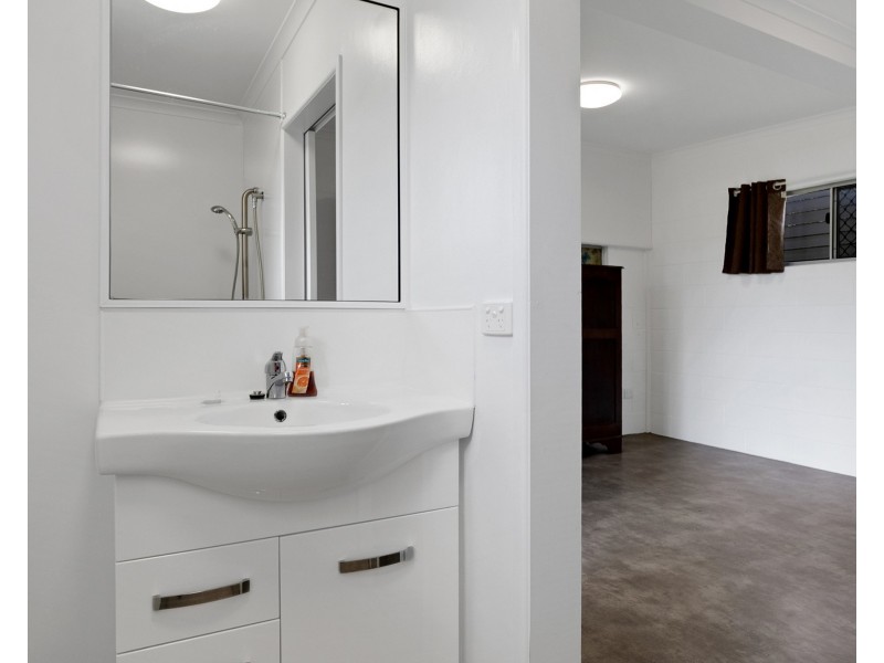 69 Kershaw Street, Park Avenue QLD 4701