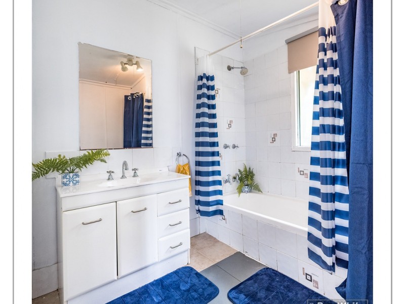 17 Dean Street, Berserker QLD 4701