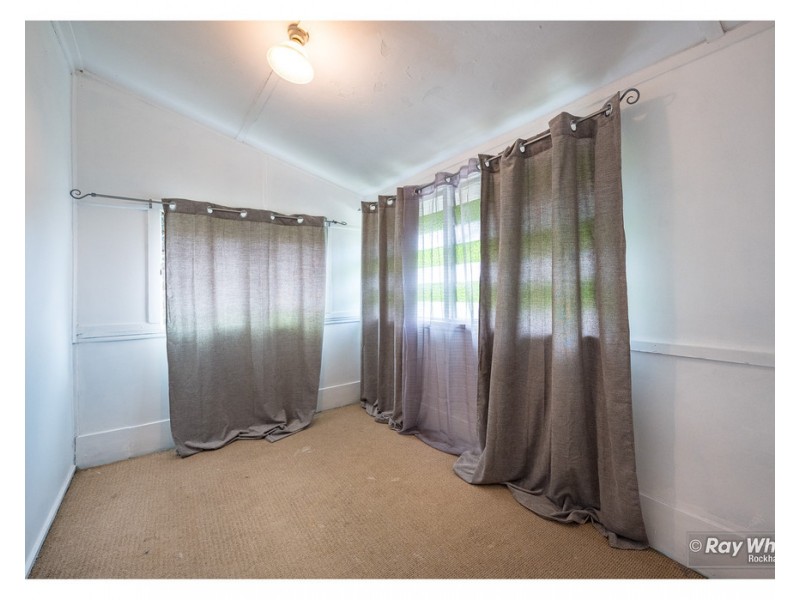 17 Dean Street, Berserker QLD 4701