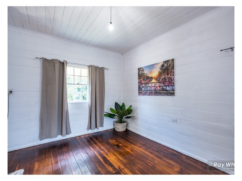 17 Dean Street, Berserker QLD 4701