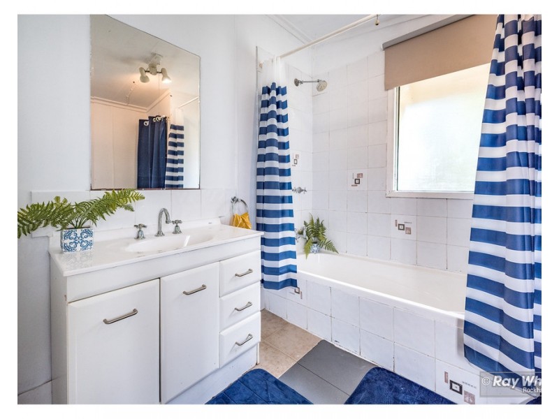 17 Dean Street, Berserker QLD 4701