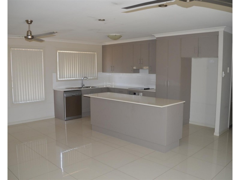 8 Owen Avenue, Gracemere QLD 4702
