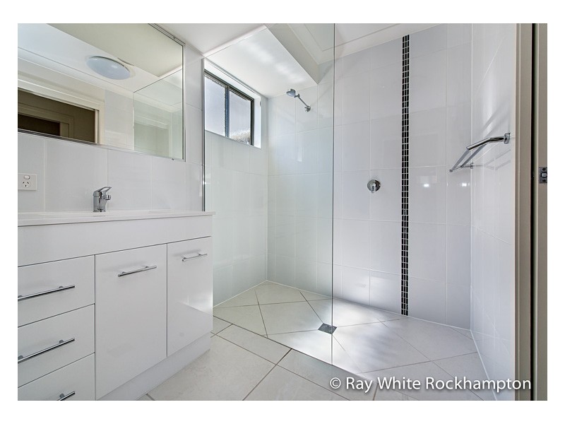 2/77 Livingstone Street, Berserker QLD 4701