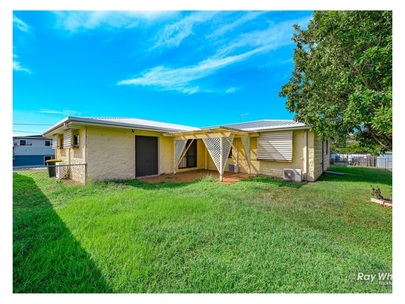 3 Broughton Street, Kawana QLD 4701