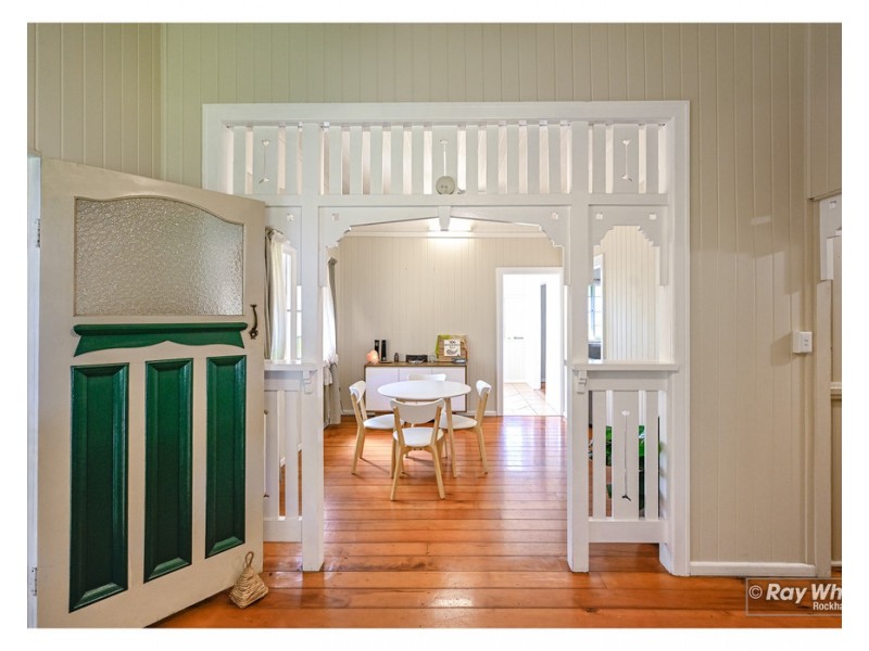306 Upper Dawson Road, The Range QLD 4700