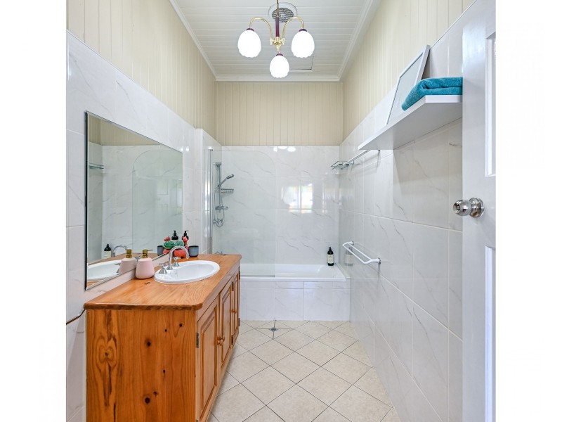 306 Upper Dawson Road, The Range QLD 4700