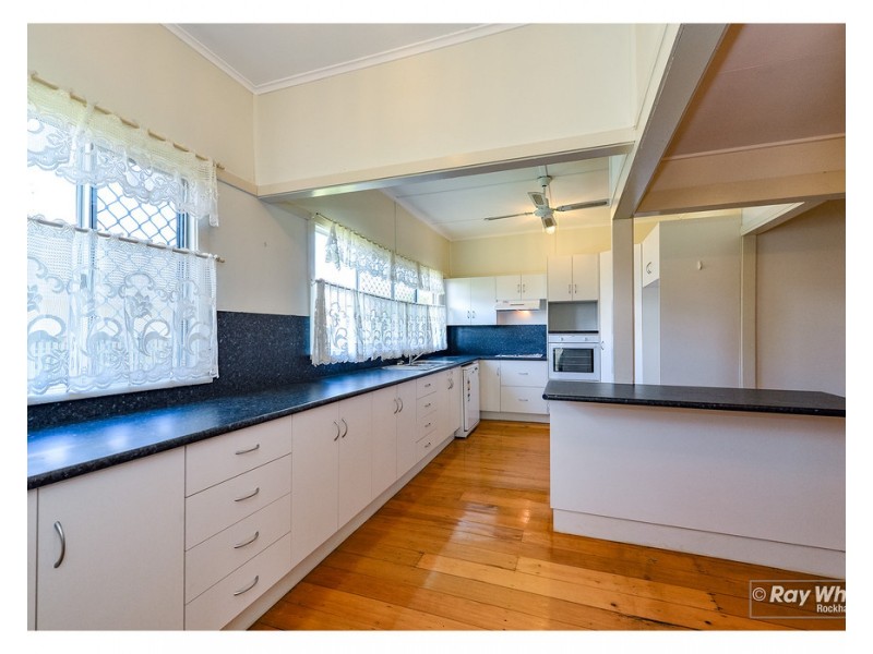 62 Park Street, Park Avenue QLD 4701