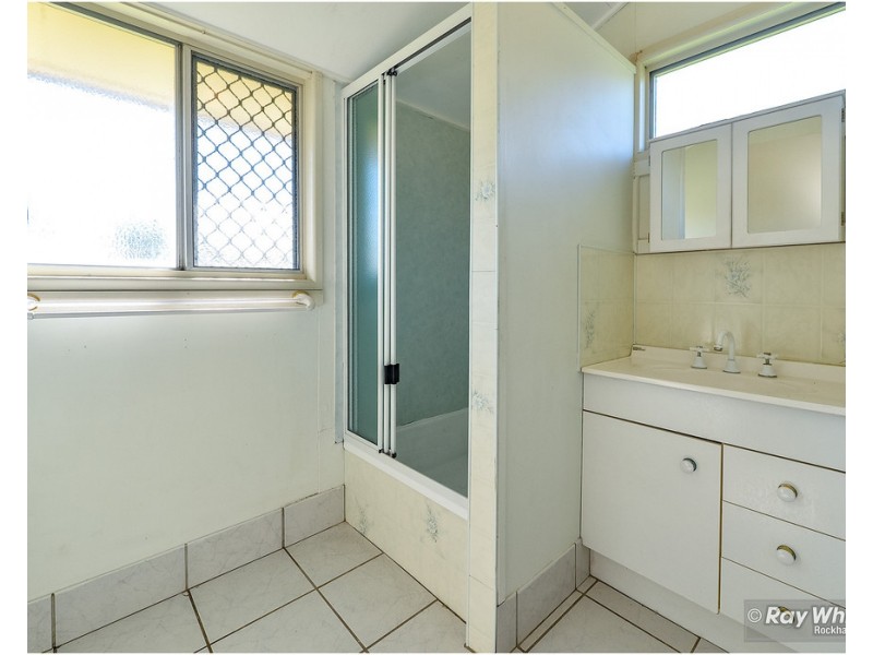 62 Park Street, Park Avenue QLD 4701