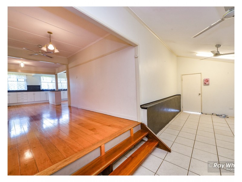 62 Park Street, Park Avenue QLD 4701