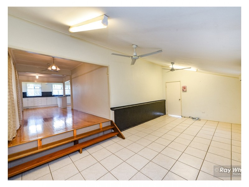 62 Park Street, Park Avenue QLD 4701