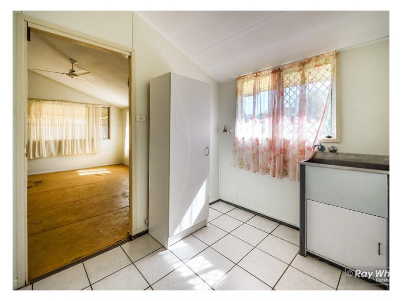 62 Park Street, Park Avenue QLD 4701