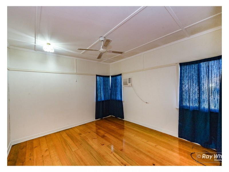 62 Park Street, Park Avenue QLD 4701