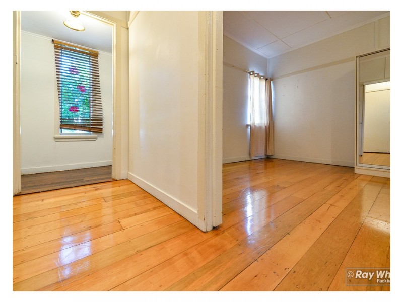 62 Park Street, Park Avenue QLD 4701