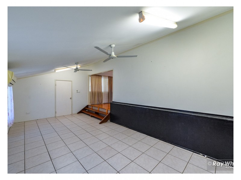 62 Park Street, Park Avenue QLD 4701