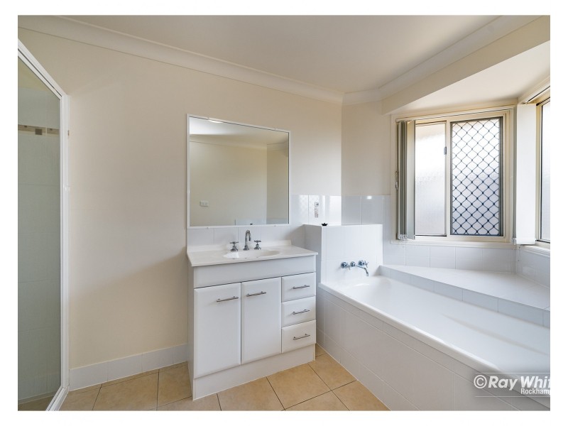 5 William Close, Gracemere QLD 4702