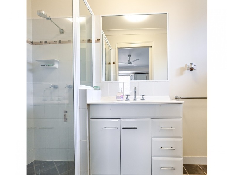 5 William Close, Gracemere QLD 4702