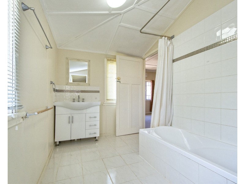 24 Eton Street, West Rockhampton QLD 4700