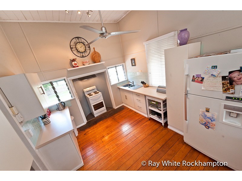 299 East Street, Depot Hill QLD 4700