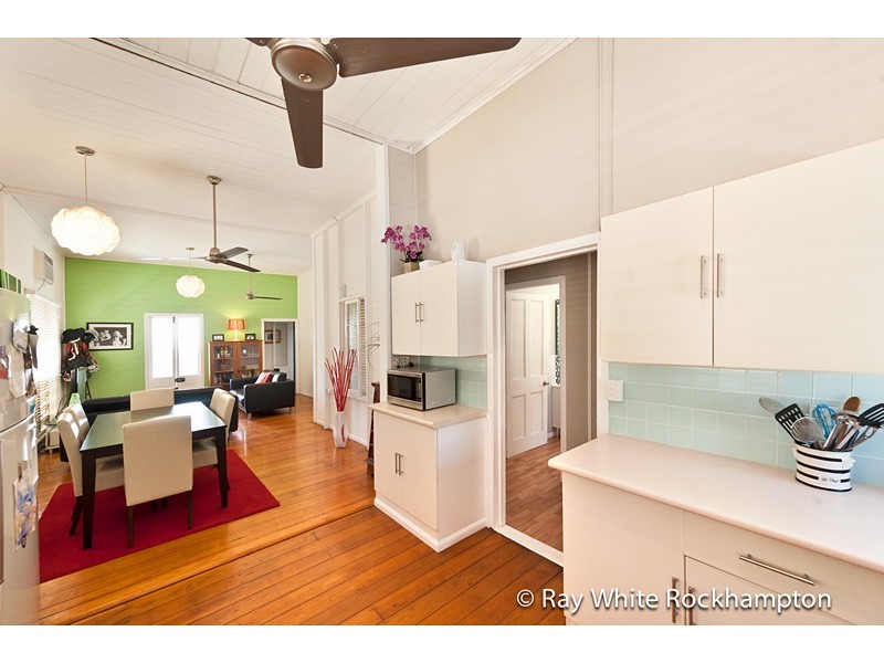299 East Street, Depot Hill QLD 4700