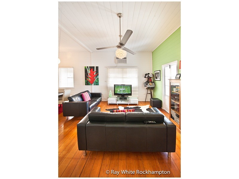 299 East Street, Depot Hill QLD 4700