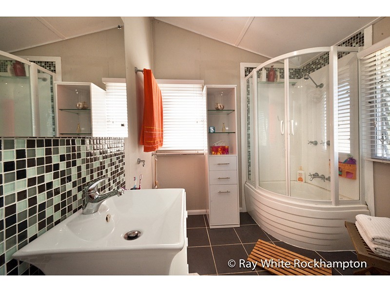 299 East Street, Depot Hill QLD 4700