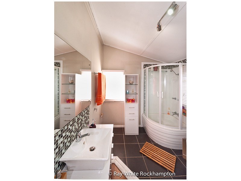 299 East Street, Depot Hill QLD 4700