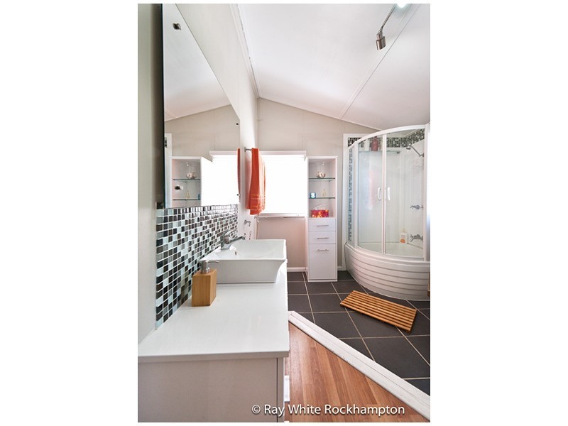 299 East Street, Depot Hill QLD 4700