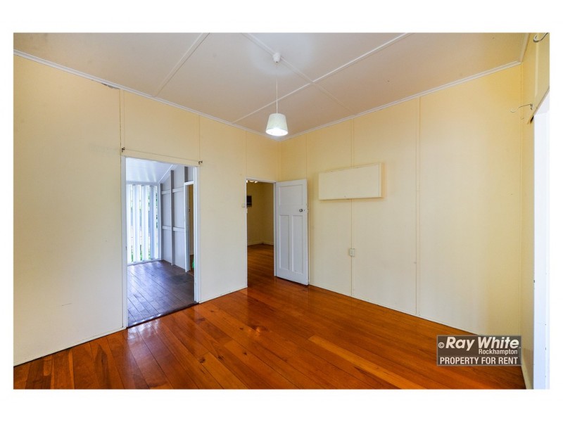 8 Dobbs Street, The Range QLD 4700
