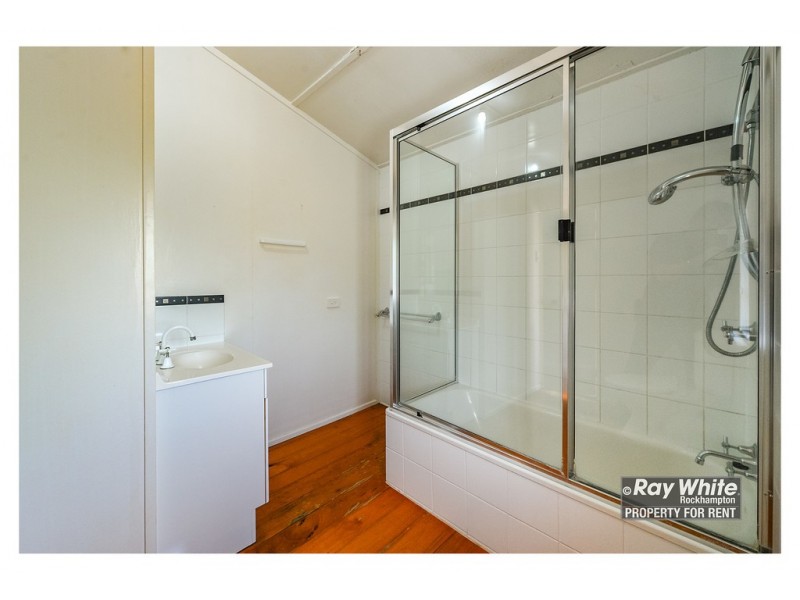 8 Dobbs Street, The Range QLD 4700
