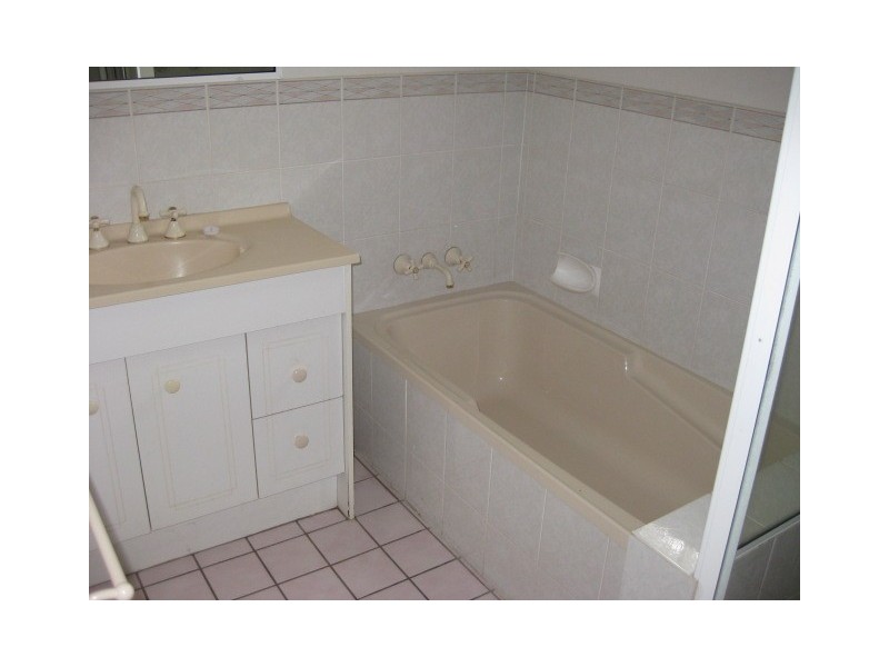 4/210 Murray Street, Allenstown QLD 4700