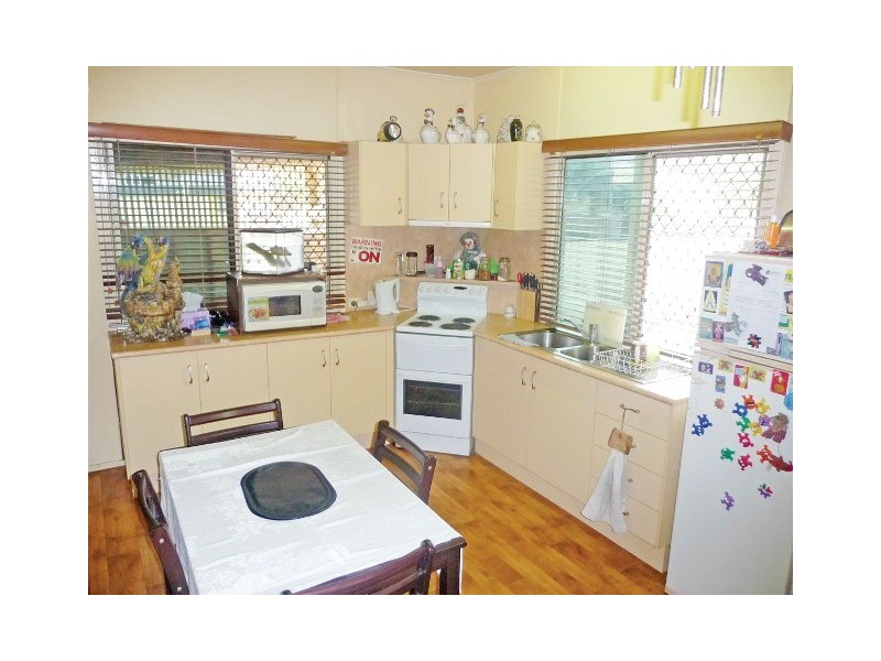 27 Berserker Street, Berserker QLD 4701