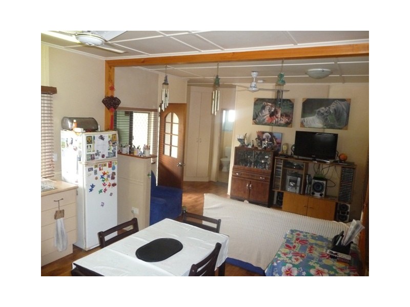 27 Berserker Street, Berserker QLD 4701