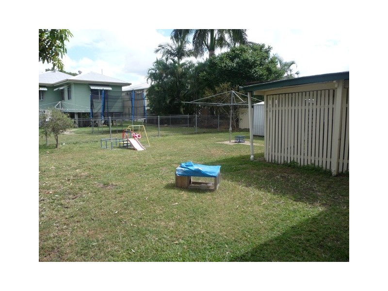27 Berserker Street, Berserker QLD 4701