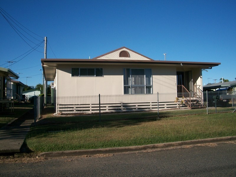 62 Thompson Street, Park Avenue QLD 4701