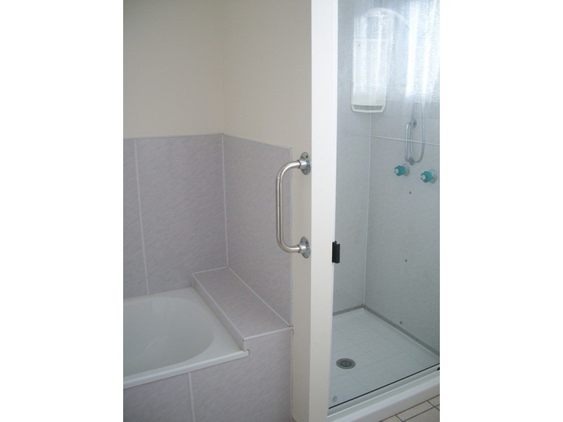 62 Thompson Street, Park Avenue QLD 4701