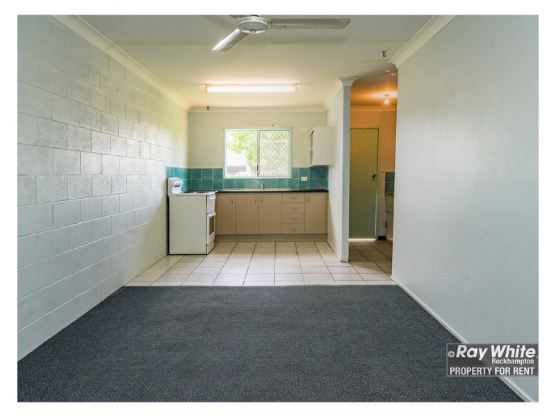 2/235 Farm Street, Kawana QLD 4701