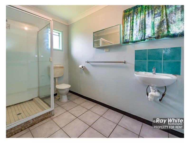 2/235 Farm Street, Kawana QLD 4701