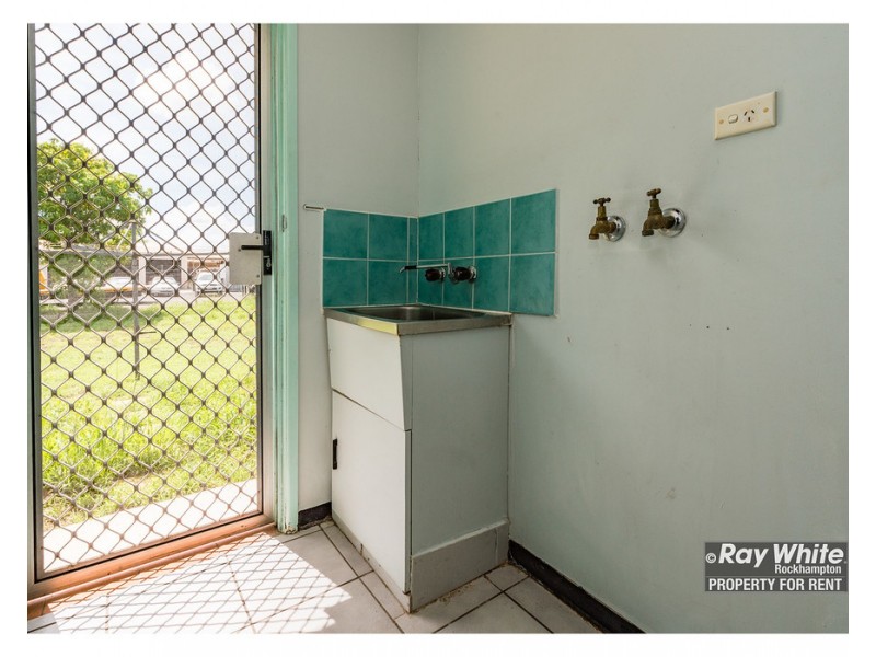 2/235 Farm Street, Kawana QLD 4701