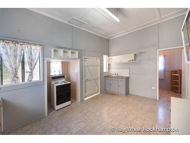 35 Denning Street, Park Avenue QLD 4701