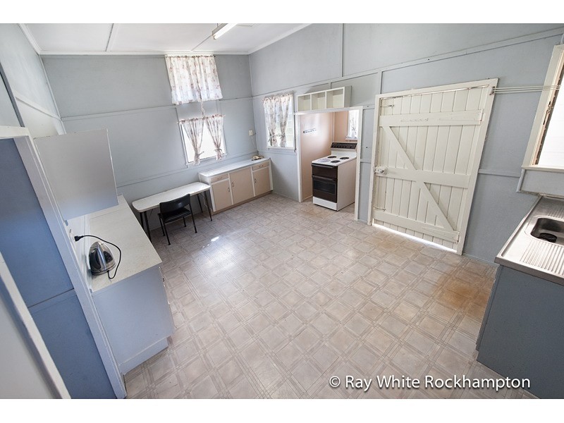 35 Denning Street, Park Avenue QLD 4701