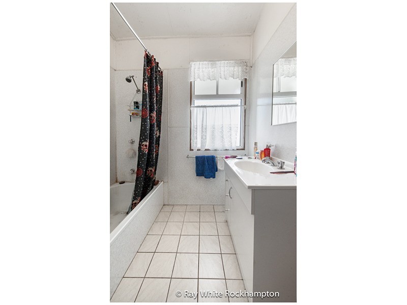 10 Canovan Street, Berserker QLD 4701