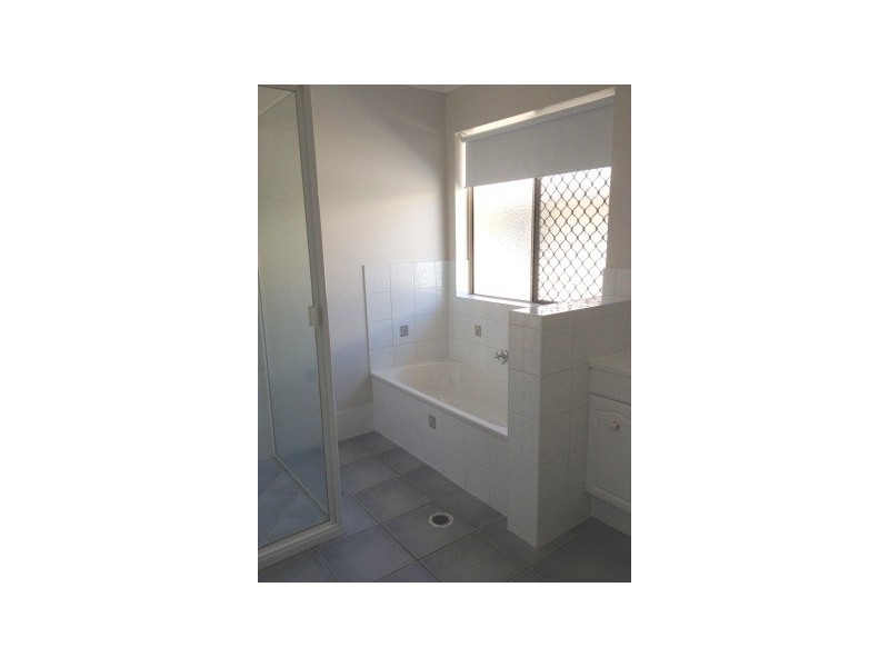 295D Creek Street, Berserker QLD 4701