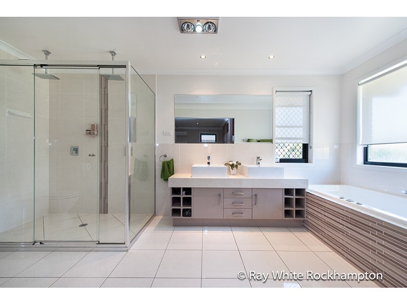 5 Riverside Drive, Parkhurst QLD 4702