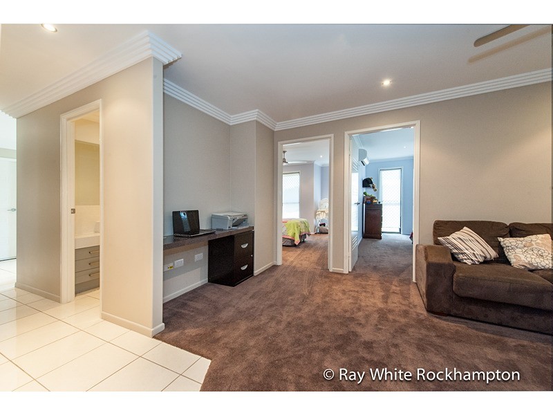 5 Riverside Drive, Parkhurst QLD 4702