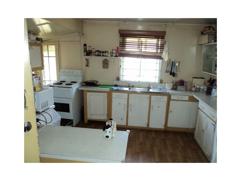 84 Main Street, Park Avenue QLD 4701