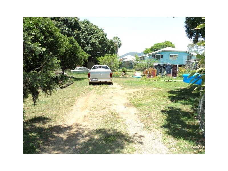 84 Main Street, Park Avenue QLD 4701