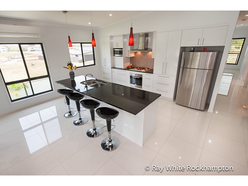 3 Cochrane Place, Kawana QLD 4701