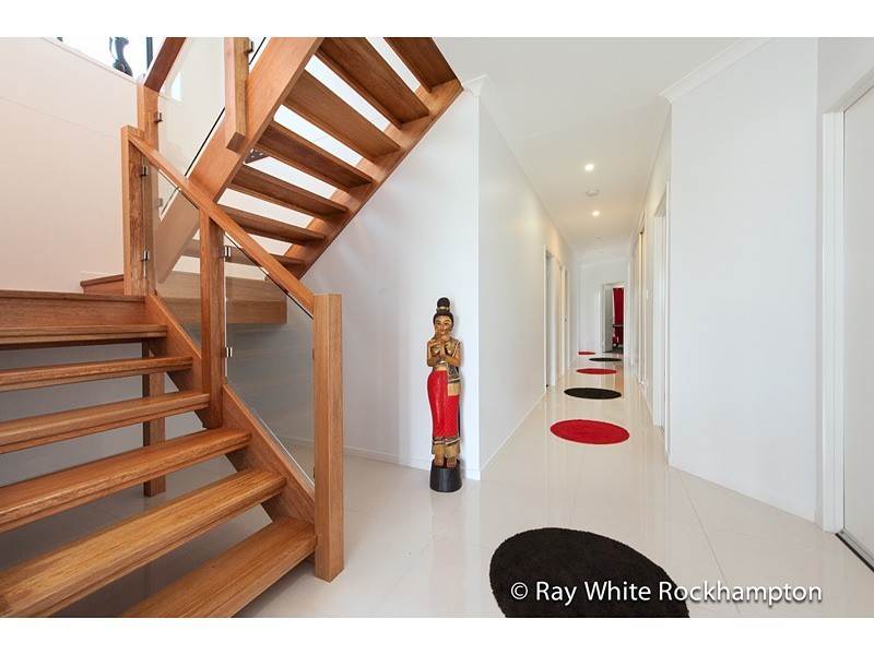 3 Cochrane Place, Kawana QLD 4701