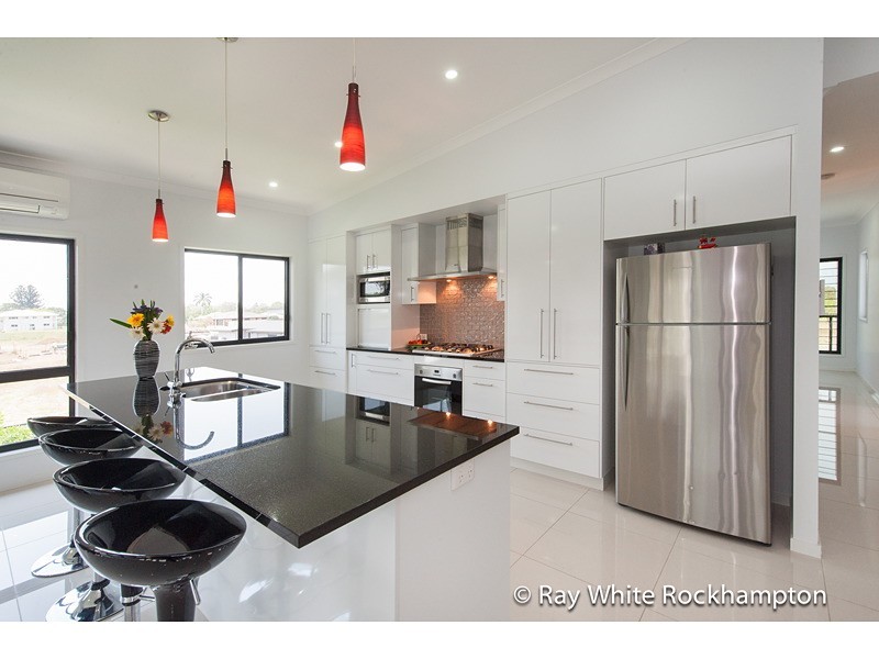 3 Cochrane Place, Kawana QLD 4701