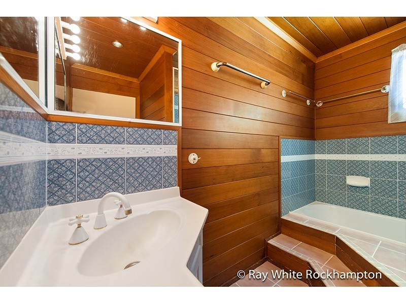 50 Gray Street, Park Avenue QLD 4701